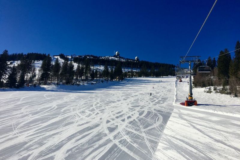 Lyžovačka ve středisku srovnatelném s alpskými ski areály!